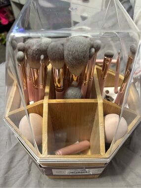 Bamboo Cosmetic Carousel 30 Makeup Brush Set